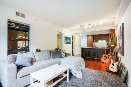 Photo 10 at 210 - 1055 Richards Street, Downtown VW, Vancouver West