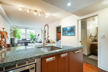 Photo 4 at 210 - 1055 Richards Street, Downtown VW, Vancouver West