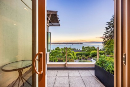 Photo 23 at 101 - 2535 Garden Court, Whitby Estates, West Vancouver
