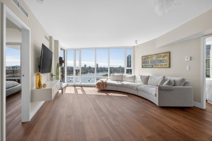 Photo 7 at 2503 - 8 Smithe Mews, Yaletown, Vancouver West