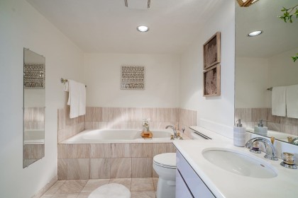 Photo 17 at 1 - 2243 Bellevue Avenue, Dundarave, West Vancouver