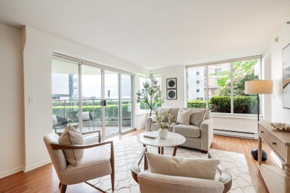 Photo 5 at 1 - 2243 Bellevue Avenue, Dundarave, West Vancouver