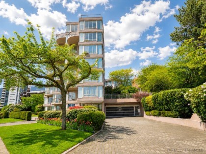 Photo 4 at 1 - 2243 Bellevue Avenue, Dundarave, West Vancouver
