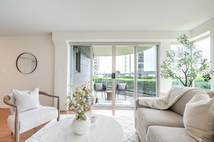 Photo 8 at 1 - 2243 Bellevue Avenue, Dundarave, West Vancouver