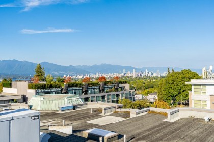 Photo 4 at 206 - 3615 W 17th Avenue, Dunbar, Vancouver West