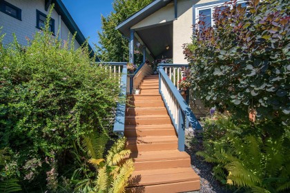 Photo 3 at 114 W Kings Road, Upper Lonsdale, North Vancouver