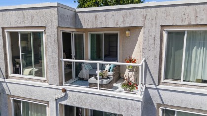 Photo 2 at 402 - 3505 W Broadway, Kitsilano, Vancouver West