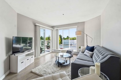 Photo 9 at 402 - 3505 W Broadway, Kitsilano, Vancouver West