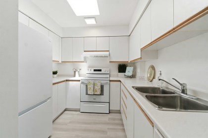 Photo 21 at 402 - 3505 W Broadway, Kitsilano, Vancouver West