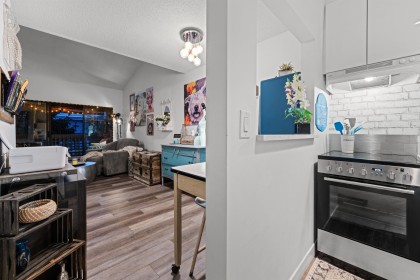 Photo 13 at 401 - 2173 W 6 Avenue, Kitsilano, Vancouver West