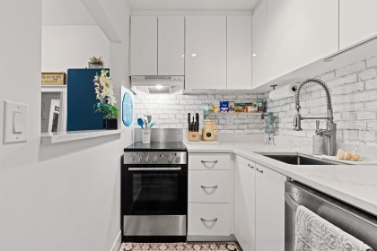 Photo 14 at 401 - 2173 W 6 Avenue, Kitsilano, Vancouver West