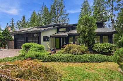 Photo 2 at 2261 Hill Drive, Blueridge NV, North Vancouver
