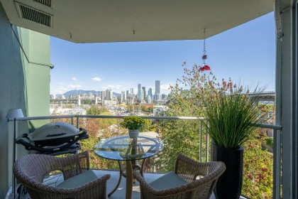 Photo 2 at 607 - 1508 Mariner Walk, False Creek, Vancouver West