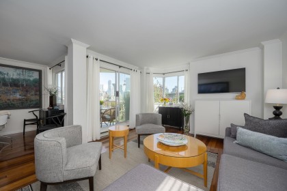 Photo 3 at 607 - 1508 Mariner Walk, False Creek, Vancouver West