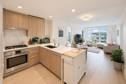 Photo 1 at 305 - 2707 Library Lane, Lynn Valley, North Vancouver