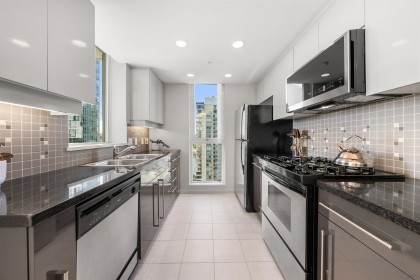 Photo 17 at 2002 - 1408 Strathmore Mews, Yaletown, Vancouver West