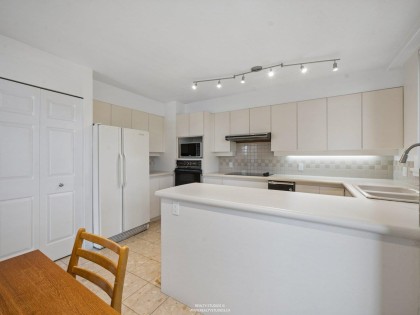Photo 12 at 302 - 2189 W 42nd Avenue, Kerrisdale, Vancouver West