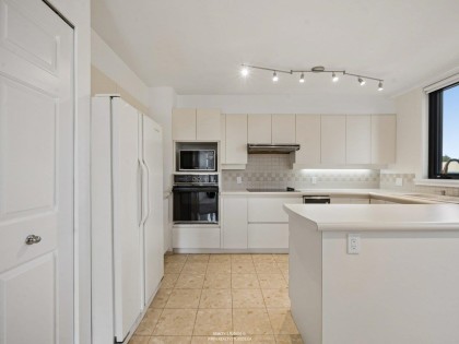 Photo 8 at 302 - 2189 W 42nd Avenue, Kerrisdale, Vancouver West