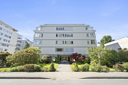 Photo 2 at 504 - 1750 Esquimalt Avenue, Ambleside, West Vancouver