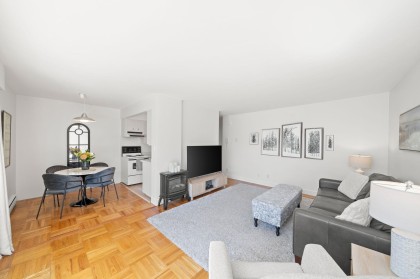 Photo 3 at 504 - 1750 Esquimalt Avenue, Ambleside, West Vancouver