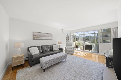 Photo 8 at 504 - 1750 Esquimalt Avenue, Ambleside, West Vancouver