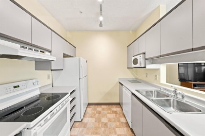 Photo 6 at 209 - 1924 Comox Street, West End VW, Vancouver West