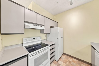 Photo 8 at 209 - 1924 Comox Street, West End VW, Vancouver West