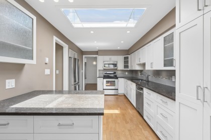 Photo 9 at 8 - 2206 Folkestone Way, Panorama Village, West Vancouver
