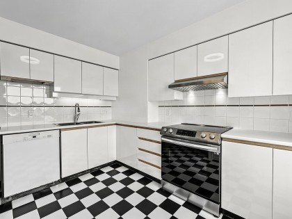Photo 13 at 2106 - 1500 Howe Street, Yaletown, Vancouver West