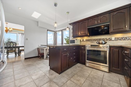 Photo 4 at 96 Bonnymuir Drive, Glenmore, West Vancouver