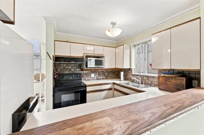 Photo 10 at 1 - 1176 W 15th Avenue, Fairview VW, Vancouver West