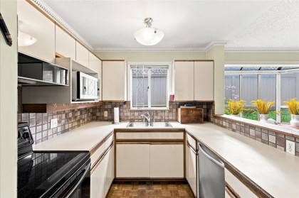 Photo 11 at 1 - 1176 W 15th Avenue, Fairview VW, Vancouver West