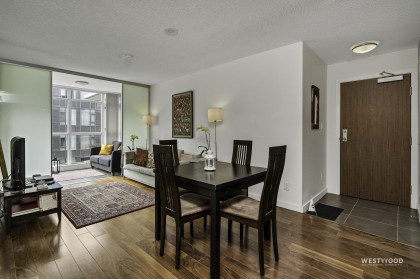 Photo 4 at 661 - 2080 W Broadway, Kitsilano, Vancouver West