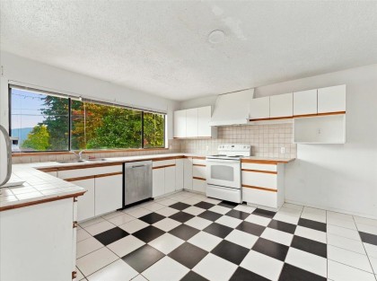 Photo 15 at 787 Roslyn Boulevard, Dollarton, North Vancouver