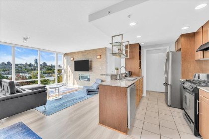 Photo 3 at 705 - 583 Beach Crescent, Yaletown, Vancouver West