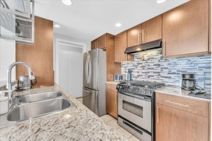 Photo 5 at 705 - 583 Beach Crescent, Yaletown, Vancouver West