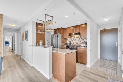 Photo 4 at 705 - 583 Beach Crescent, Yaletown, Vancouver West