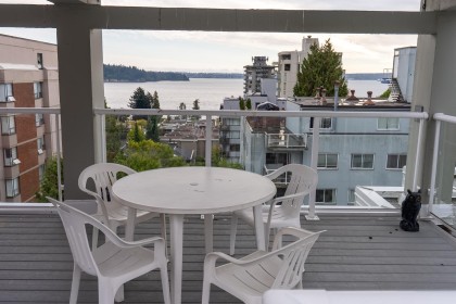 Photo 15 at 402 - 1750 Esquimalt Avenue, Ambleside, West Vancouver