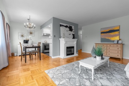 Photo 4 at 402 - 1750 Esquimalt Avenue, Ambleside, West Vancouver
