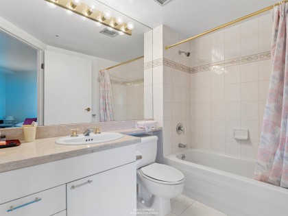 Photo 17 at 705 - 388 Drake Street, Yaletown, Vancouver West