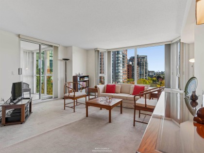 Photo 3 at 705 - 388 Drake Street, Yaletown, Vancouver West