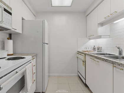 Photo 25 at 705 - 388 Drake Street, Yaletown, Vancouver West