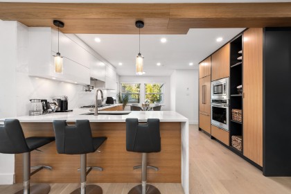 Photo 6 at 11 - 2425 Edgemont Boulevard, Mosquito Creek, North Vancouver