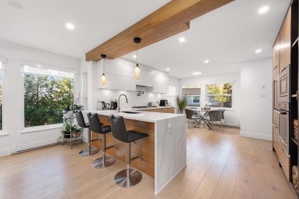 Photo 5 at 11 - 2425 Edgemont Boulevard, Mosquito Creek, North Vancouver