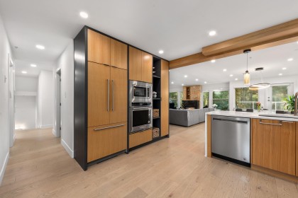 Photo 10 at 11 - 2425 Edgemont Boulevard, Mosquito Creek, North Vancouver