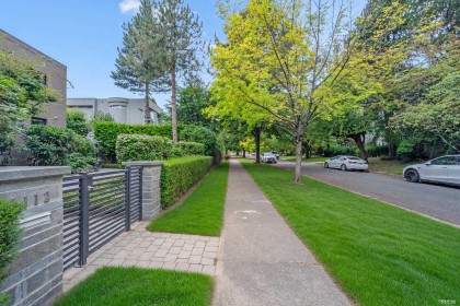 Photo 2 at 1112 W 38th Avenue, Shaughnessy, Vancouver West