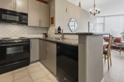 Photo 10 at 405 - 160 E 13th Street, Central Lonsdale, North Vancouver