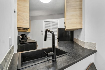 Photo 12 at 107 - 1100 W 7th Avenue, Fairview VW, Vancouver West