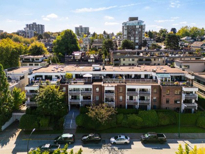 Photo 27 at 303 - 2450 Cornwall Avenue, Kitsilano, Vancouver West