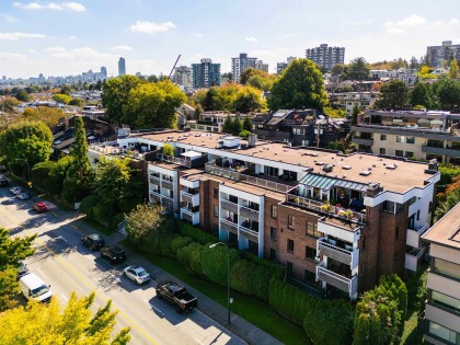 Photo 6 at 303 - 2450 Cornwall Avenue, Kitsilano, Vancouver West
